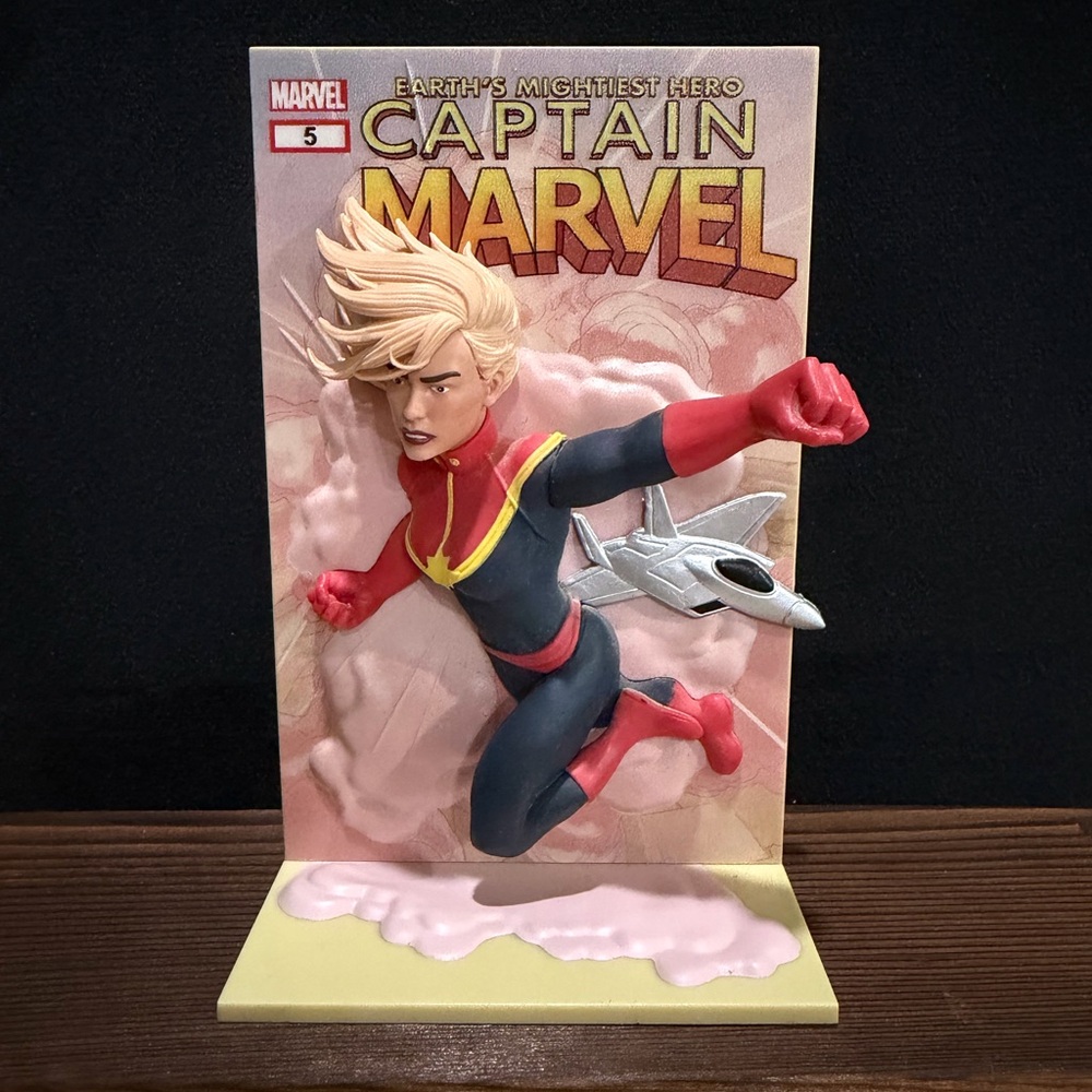Loot Crate Marvel Captain Marvel 3D Display
